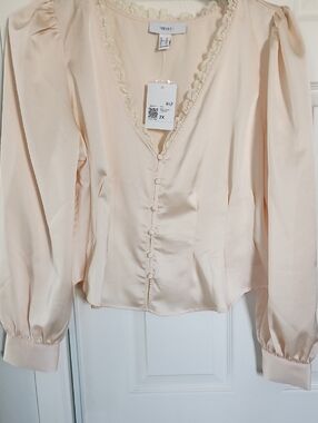 Forever 21 Blush Lace-Trim Button Front Top